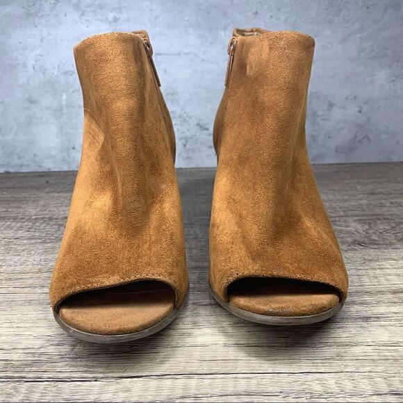 Breckelles~Women’s~Amber-31~Faux Suede Peep Toe~Chunky Heel Bootie~Size 8 - Picture 4 of 9